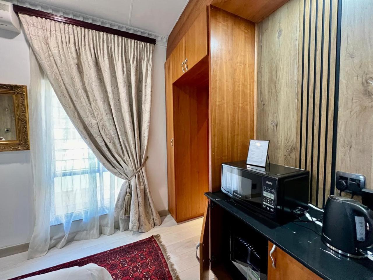Forty 4 On Hoog Polokwane Exterior foto